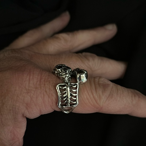 ✨Reduced NWT Skeleton ring (I believe stainless steel) 2 skulls & ribcages too - Picture 2 of 5